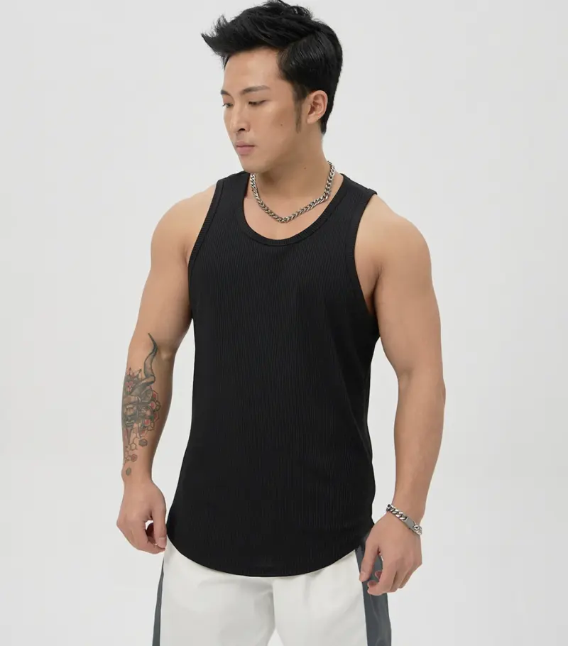 BC321 - 04 黑色背心正面角度男性穿著展示