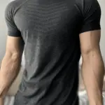 黑色
