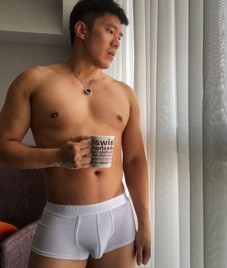 男莫代爾四角褲白色 網紅實穿 窗邊手拿馬克杯站姿