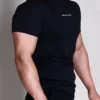 冰絲涼感彈力短T| 涼感顯壯一次滿足 3 HARDCORE TRAINING 字樣短T局部特寫